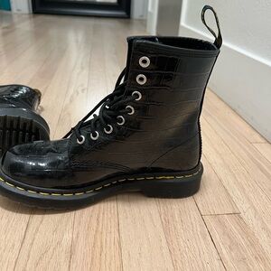 1460 patent Leather Dr Martens